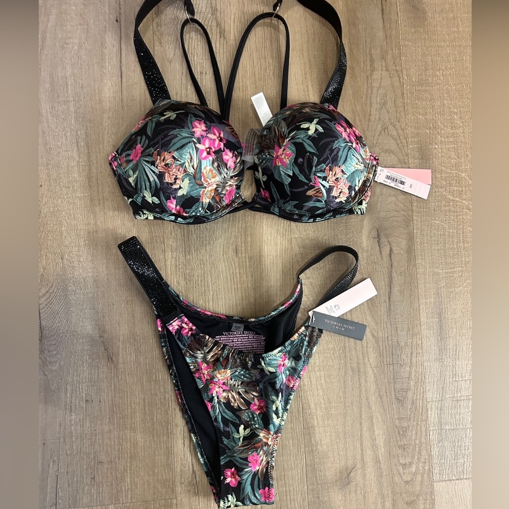 Victoria’s Secret bikini 32C top , bottom small